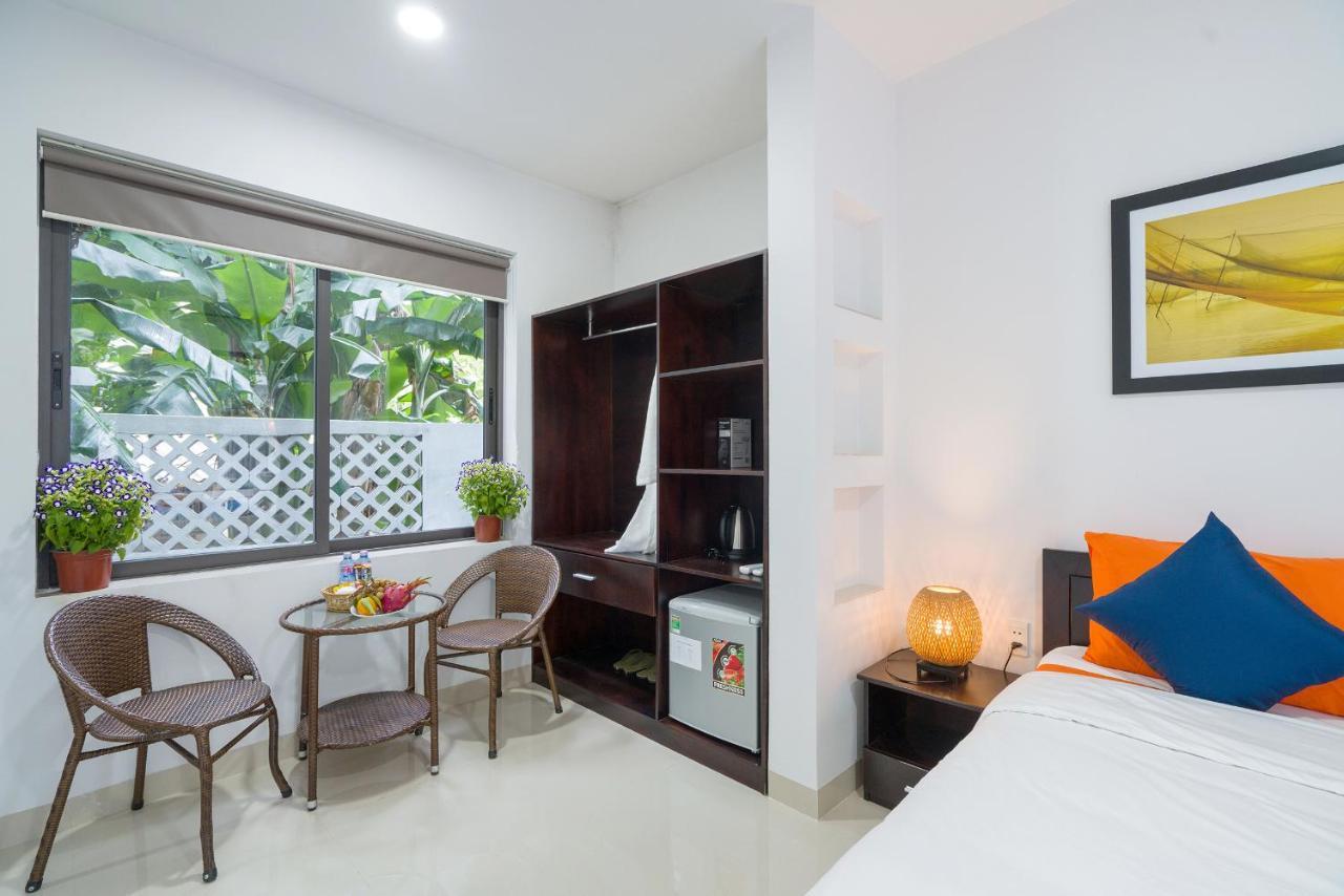 Phòng Deluxe Giường Đôi Nhìn Ra Hồ Bơi
